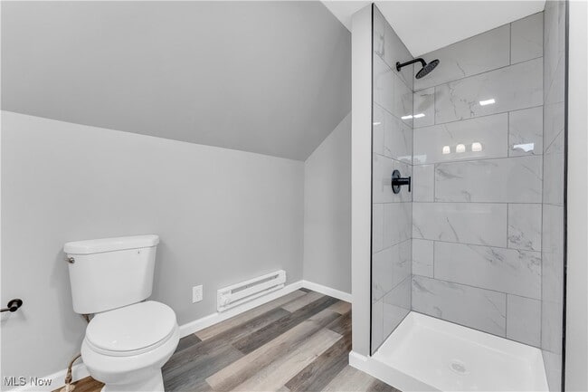 Building Photo - 650 E 250th St