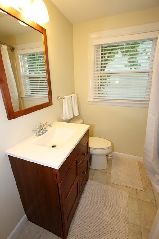 Building Photo - 68 Crescent St