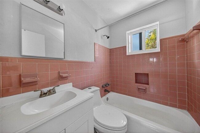 Building Photo - 4331 NE 5th Ave