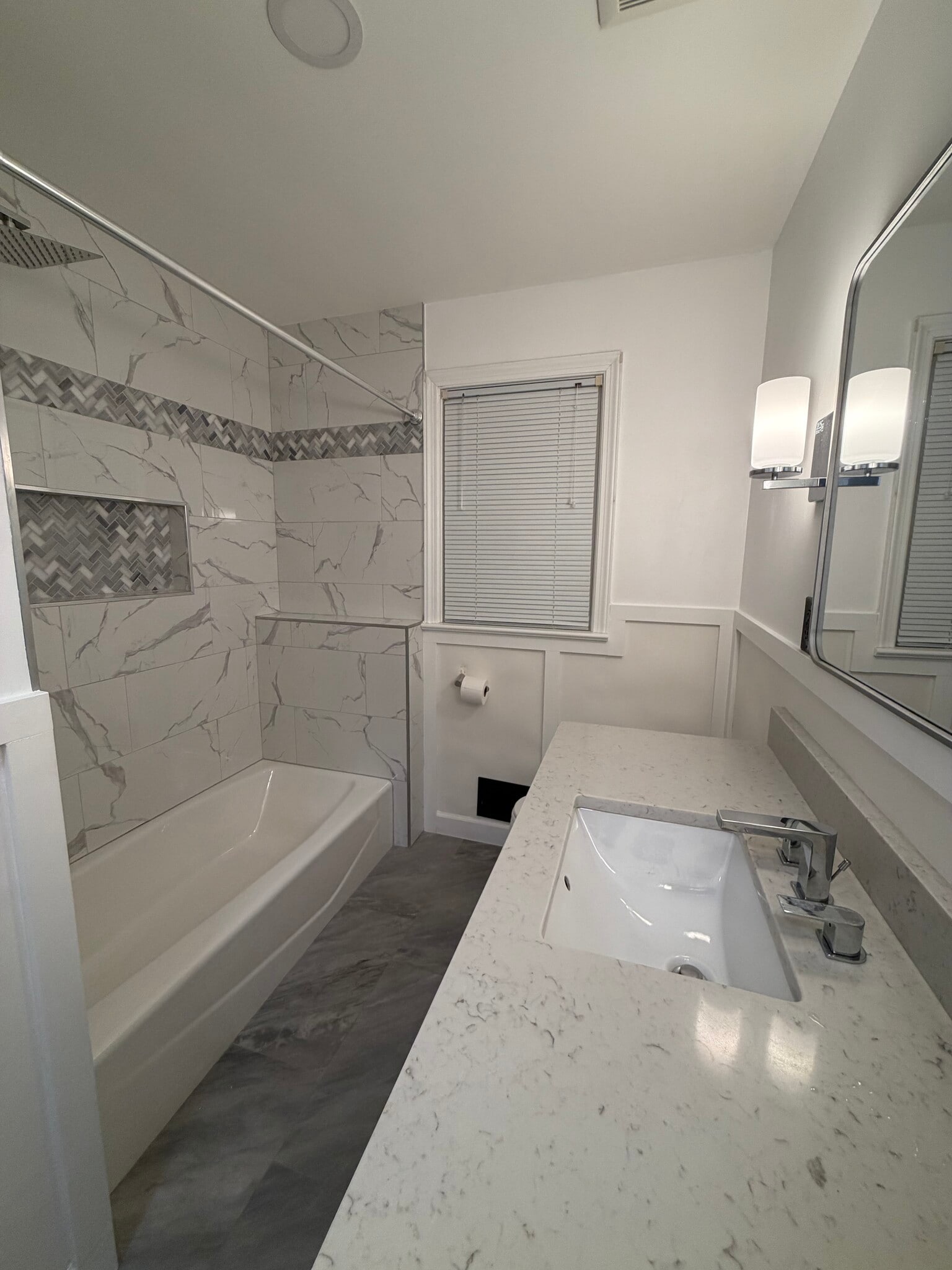 Building Photo - 161 Blades St