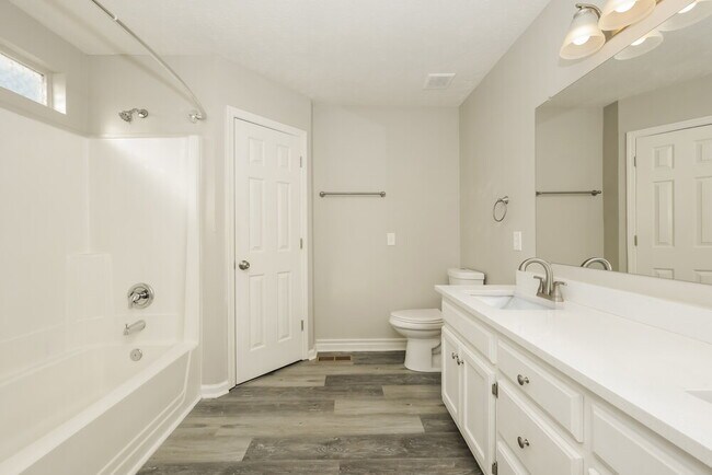 Building Photo - 186 Elm St