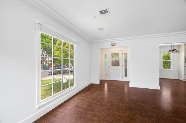 Building Photo - 2610 S Bedford St