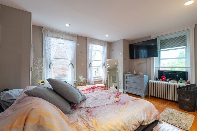 Building Photo - Melrose section 1 bed  very spacious