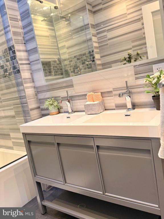 Building Photo - 1407 S 28th St