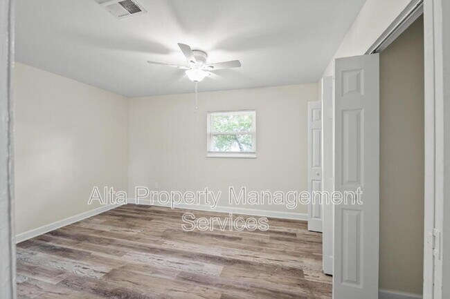 Building Photo - 11357 Bedford Oaks Dr