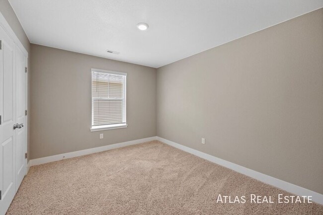 Building Photo - 868 Quatar St