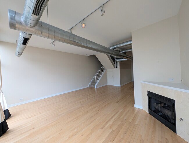 Building Photo - 5115 N Clark St