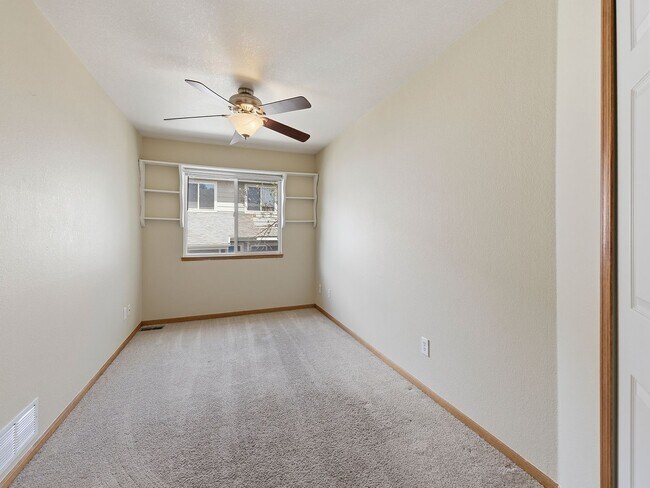 Building Photo - Excellent 4-Bedroom Condo in West Fort Collins!