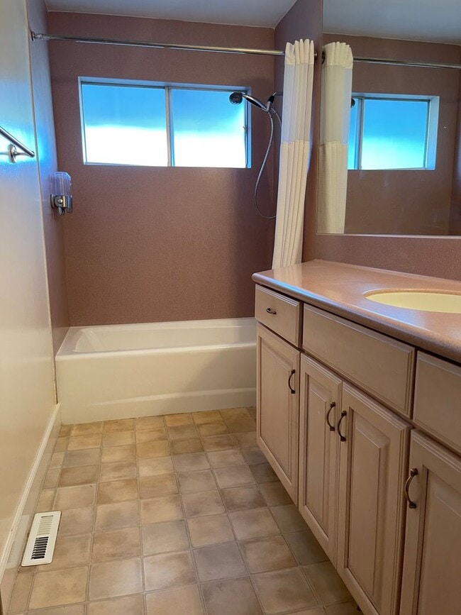 Building Photo - 8311 Buckingham Dr