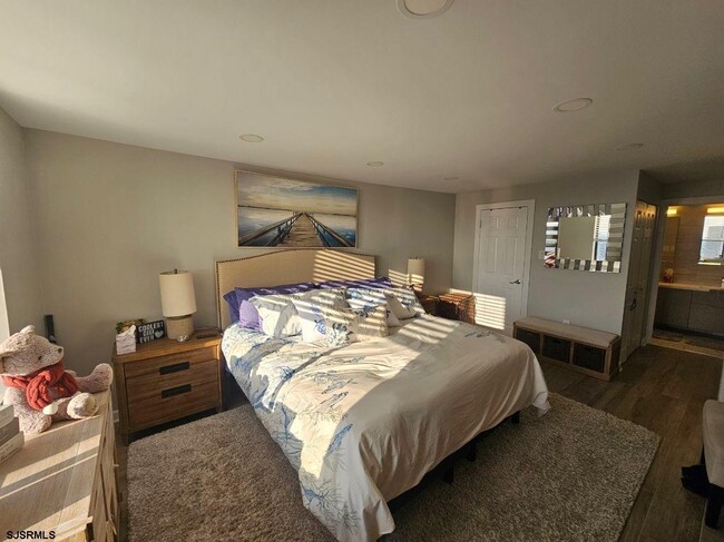 Building Photo - 100 S Berkley Square