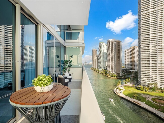 Building Photo - 200 Biscayne Blvd Way