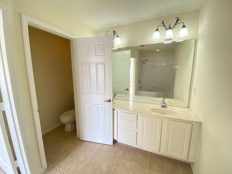 Building Photo - STONEBRIDGE LAKES 3 bed 2 1/2 bath