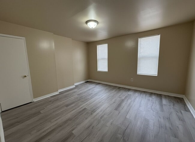 Building Photo - 4 Bedroom 1 Bath Rental In Germantown