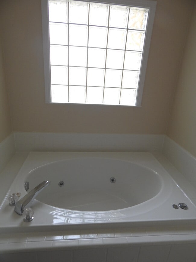 Building Photo - 1925 Catamaran Dr