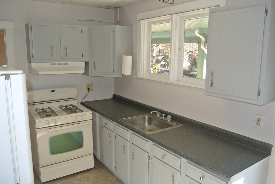 Building Photo - 328 High Street