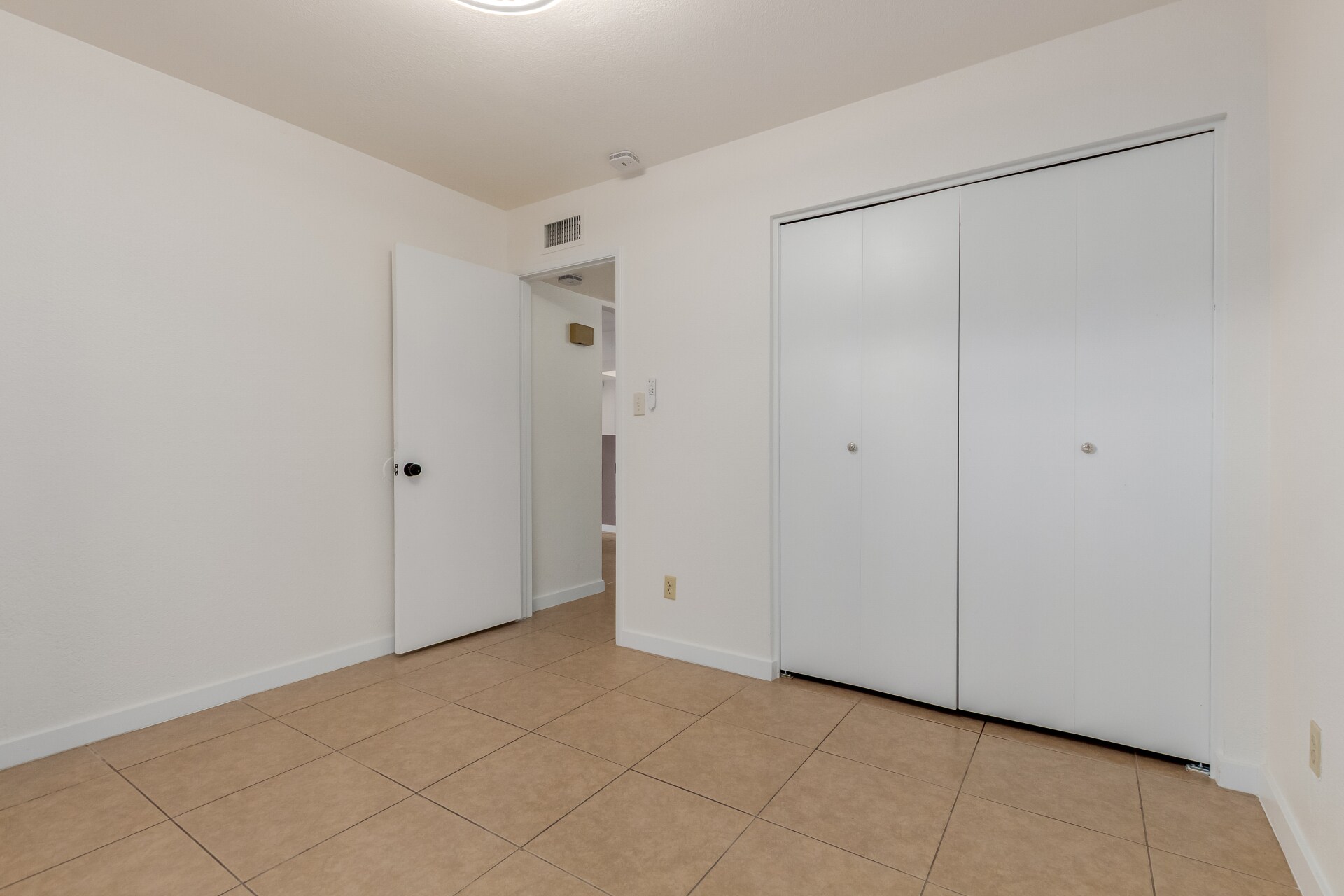 Building Photo - 925 W Peoria Ave