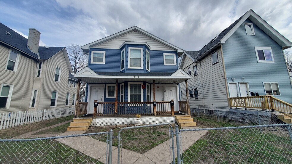 Building Photo - 2227 5th Ave S
