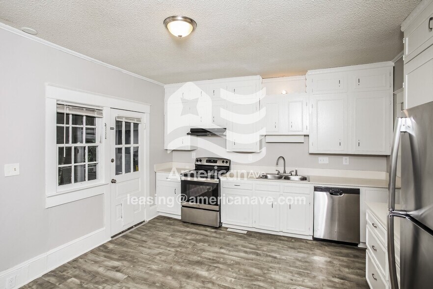 Building Photo - 409 Hampton St