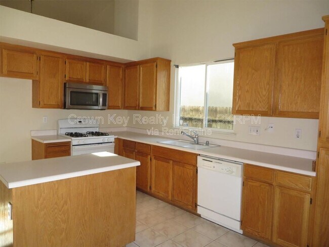 Building Photo - 1720 Alcira Nunez St