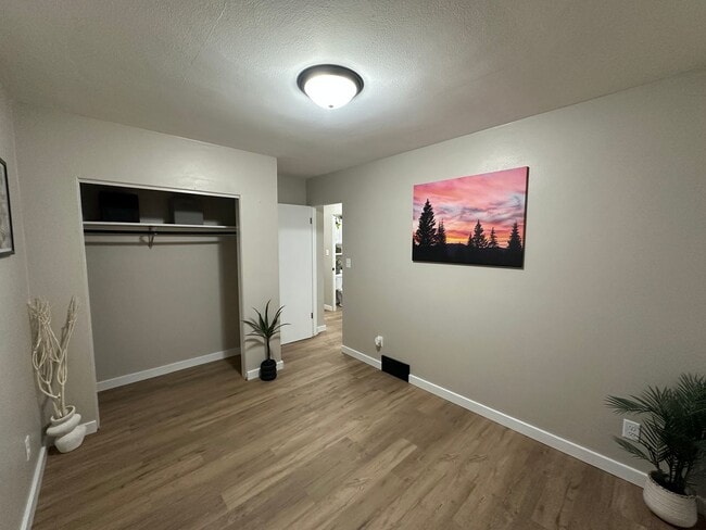 Building Photo - 1126-1128 Byron Ave.