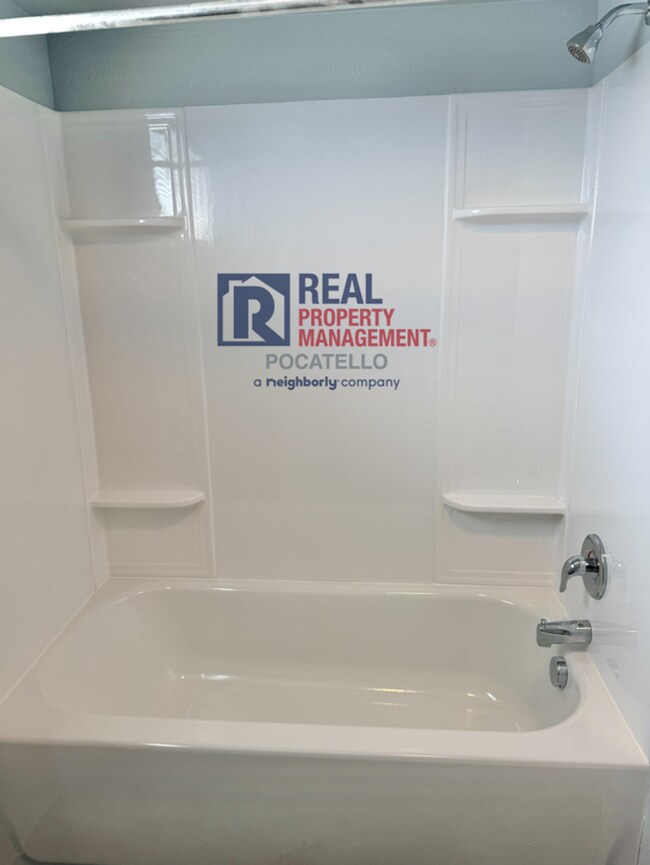 Building Photo - 1921 Monte Vista Dr