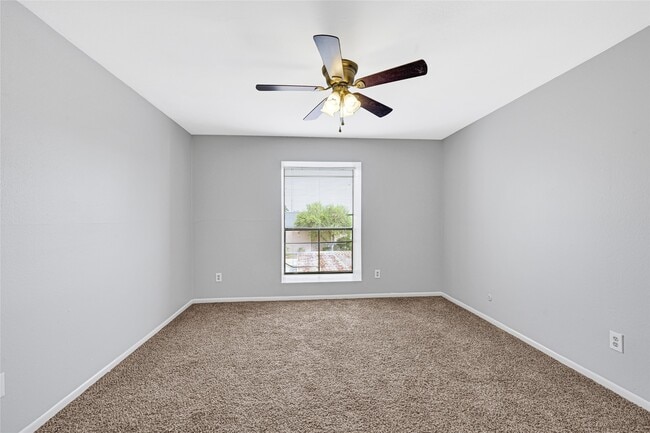 Building Photo - 8515 Hearth Dr