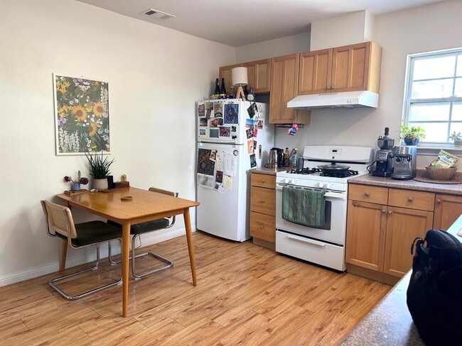 Building Photo - 2007 La Casa Dr