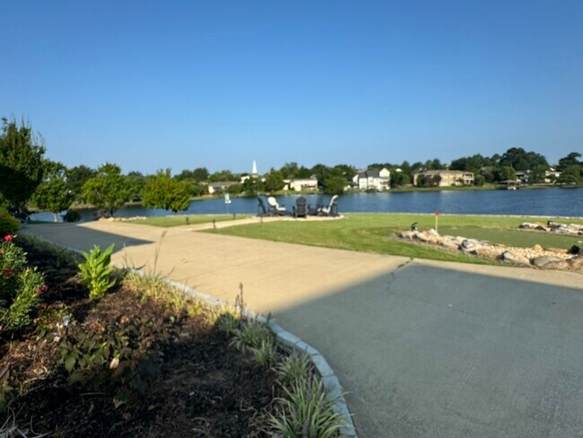 Building Photo - 3 Forest Lake Dr