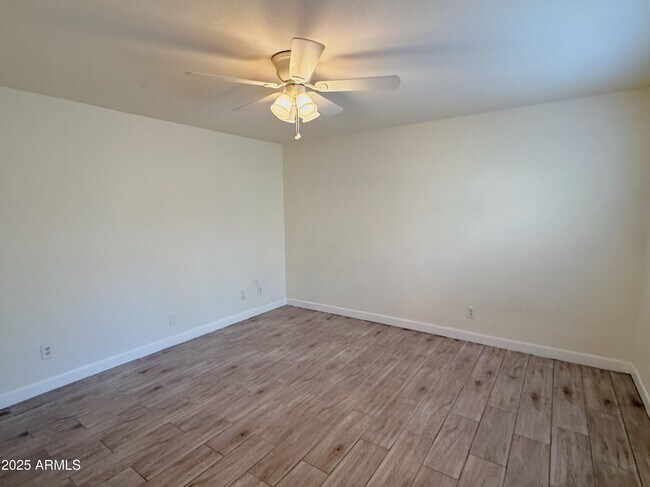 Building Photo - 8052 N 31st Ln