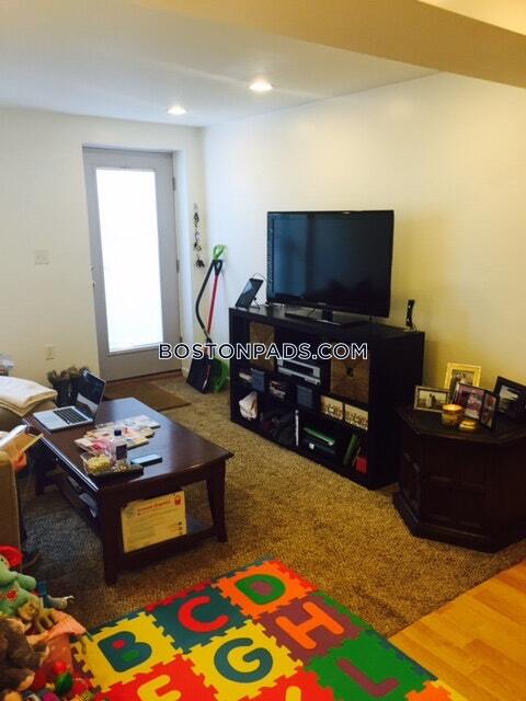 Building Photo - 43 May St