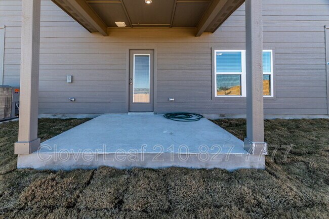 Building Photo - 9223 Foxing Blf