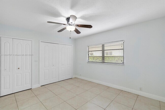 Building Photo - 6534 SW 27th St