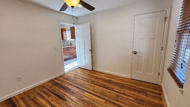 Building Photo - 1007 W 29th St