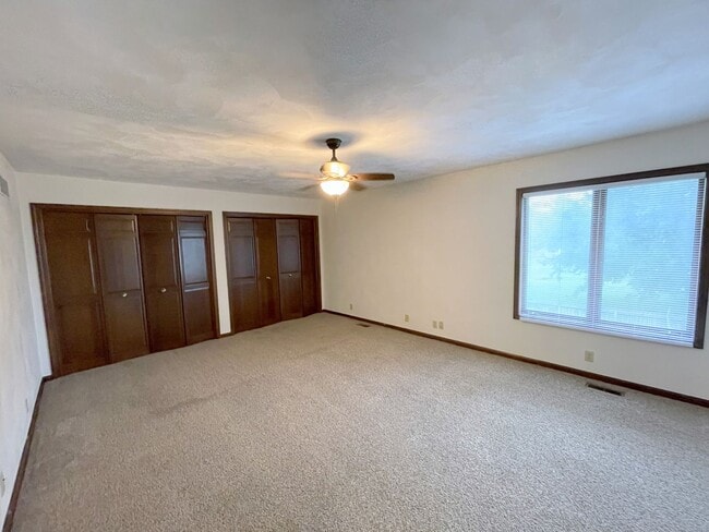 Building Photo - Country Charm Large 2-Bedroom Duplex in Mi...