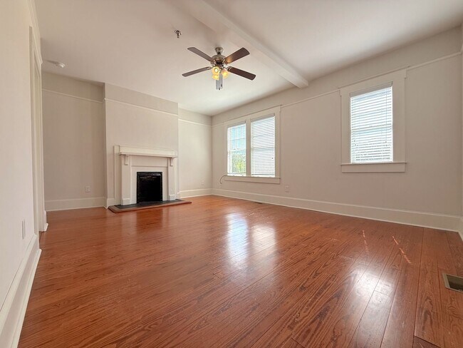 Building Photo - 1268 College St