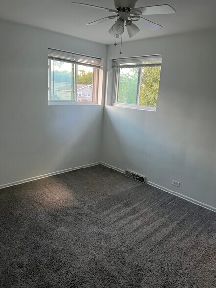 Building Photo - 423 S Cass Ave