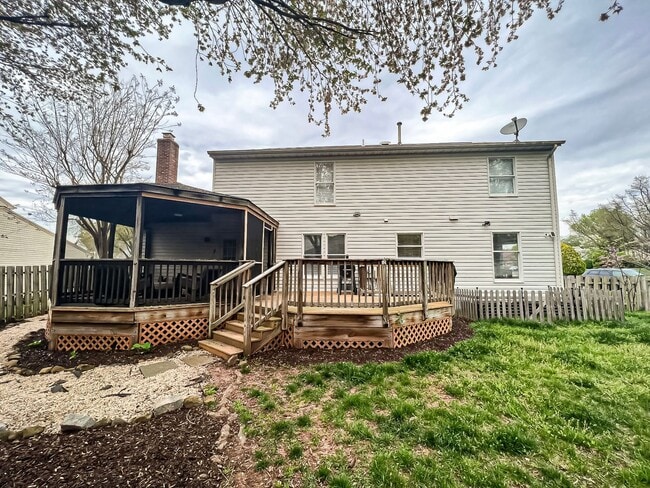 Building Photo - Beautiful and Spacious 4 Bedroom 2.5 Bathr...