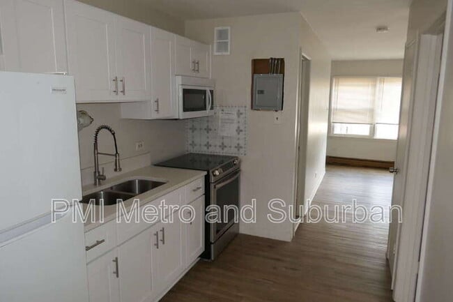 Building Photo - 748 E 5th Ct