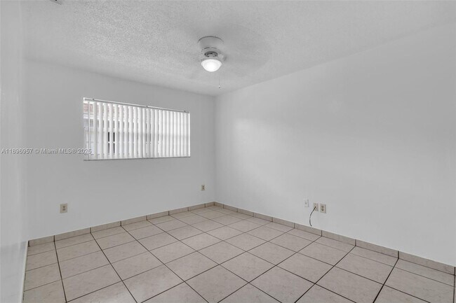 Building Photo - 4776 E 10th Ave