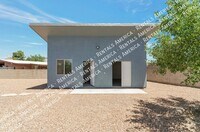 Building Photo - 7500 N Rasmussen Ave