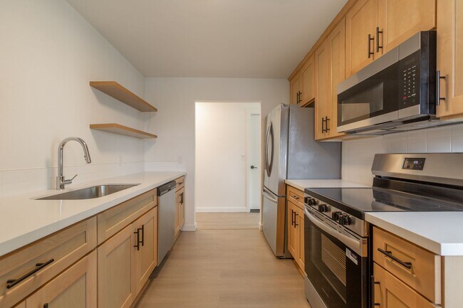 Building Photo - Crowne Pointe Apartment Homes