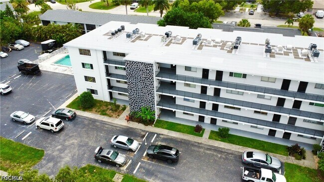 Building Photo - 4906 Victoria Dr