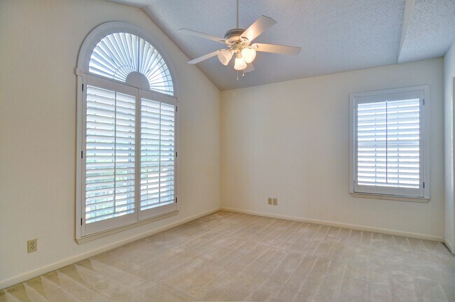 Building Photo - 3 Bedroom Home - Ridglea Country Club Estates