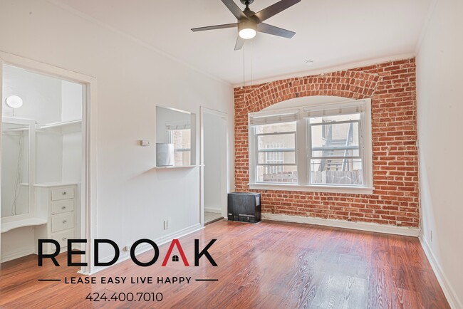 Primary Photo - Welcoming Studio with Exposed Red Brick, H...