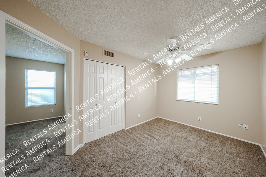 Building Photo - 1817 N Palm Dr