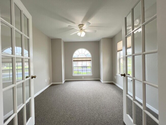 Building Photo - **MOVE-IN SPECIAL 2 WEEKS FREE IN SEPTEMBER***Beautiful 3 BD 2 BATH Home in Gated Community