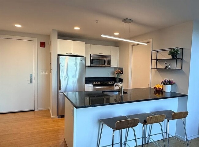 Building Photo - 1 Earhart St