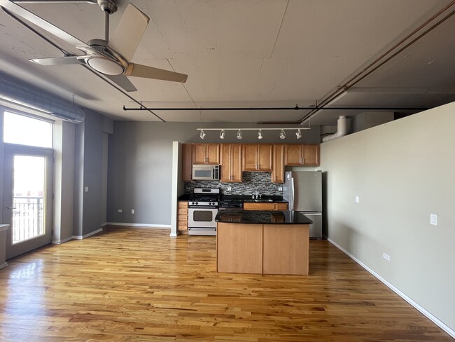 Building Photo - 6 S Laflin St