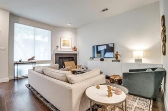 Building Photo - 3940 Buena Vista St