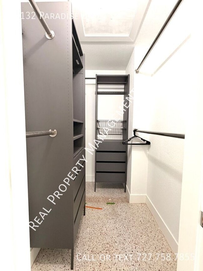 Building Photo - 10132 Paradise Blvd